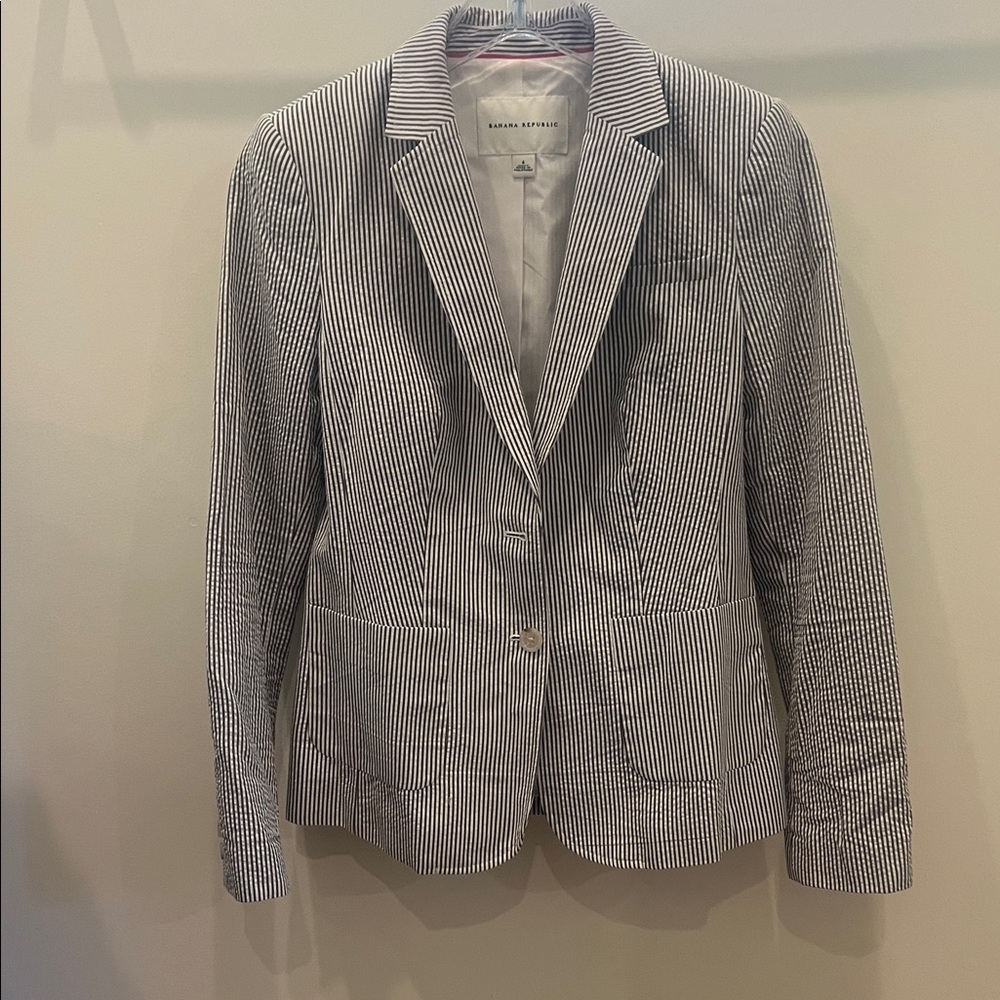 Banana Republic Women's Blue & White Striped Seersucker Blazer size 4